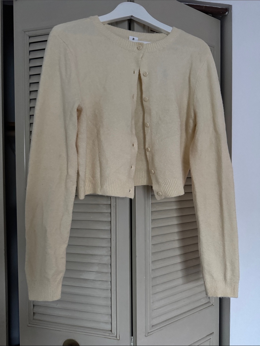 Women’s Cream Cropped Button Cardigan Sweater